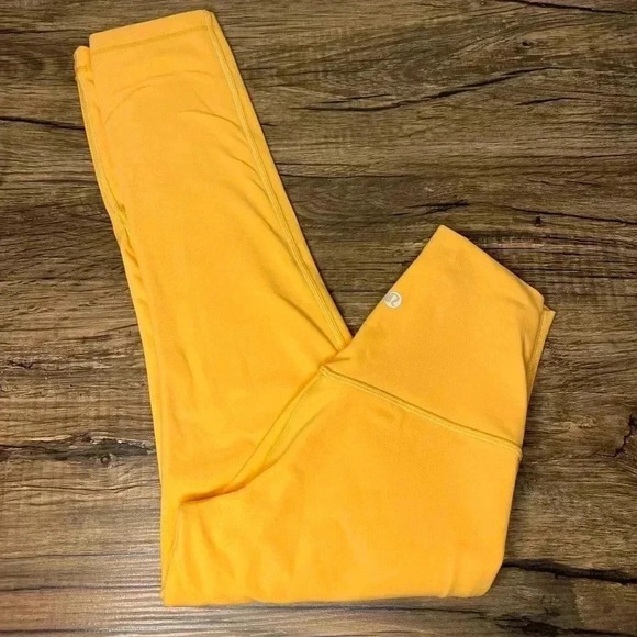 lululemon athletica Pants - Lululemon Align High-Rise Crop 21"
Mango Dream size 2